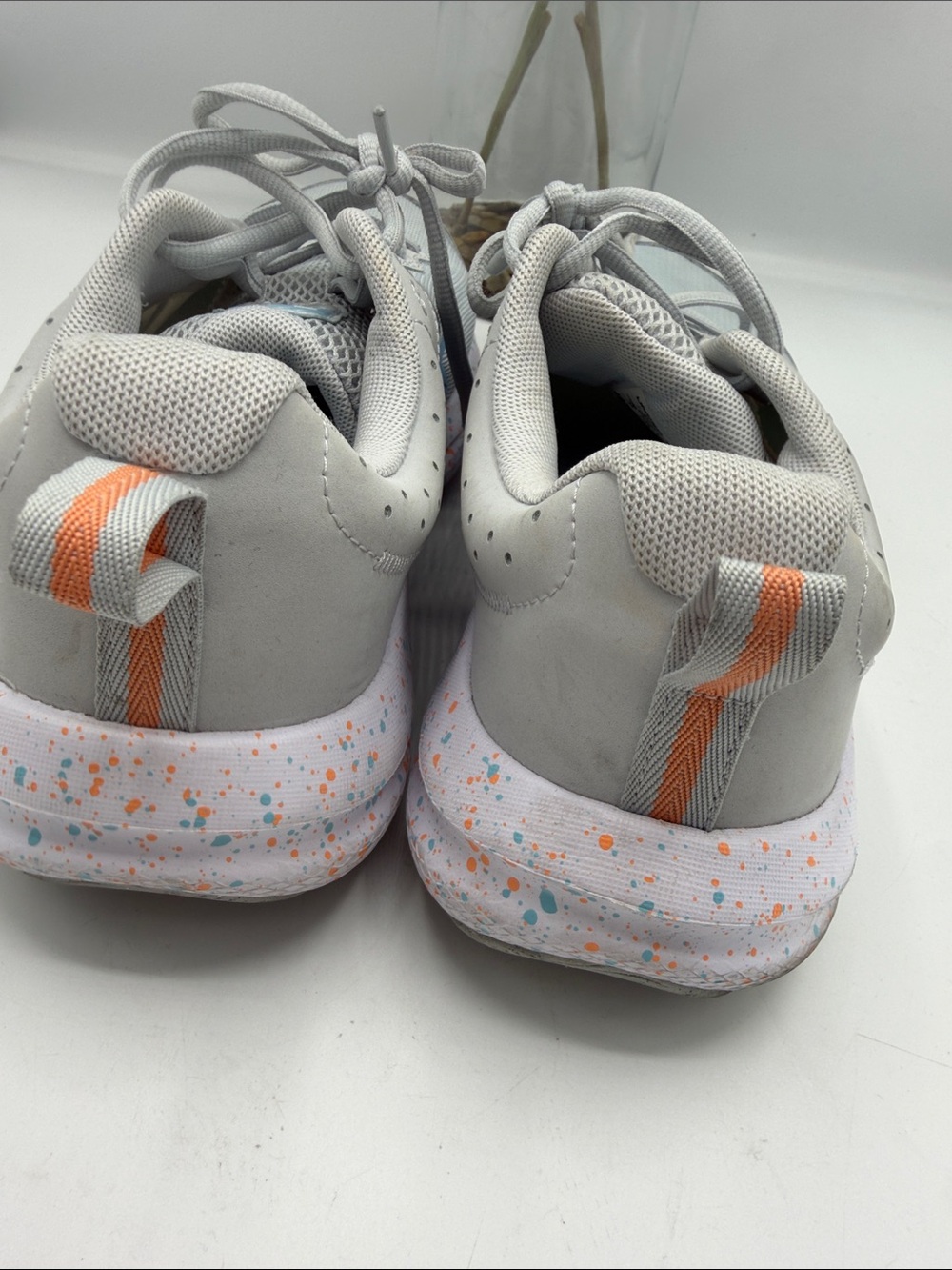 Under Armour Light Gray Sneakers with Blue Logo and Speckled Sole - Picture 4 of 10